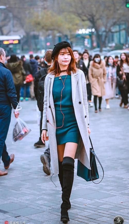 让自己|街拍:学习穿搭是一件巧妙的事情,因为它可以变化的招数有很多