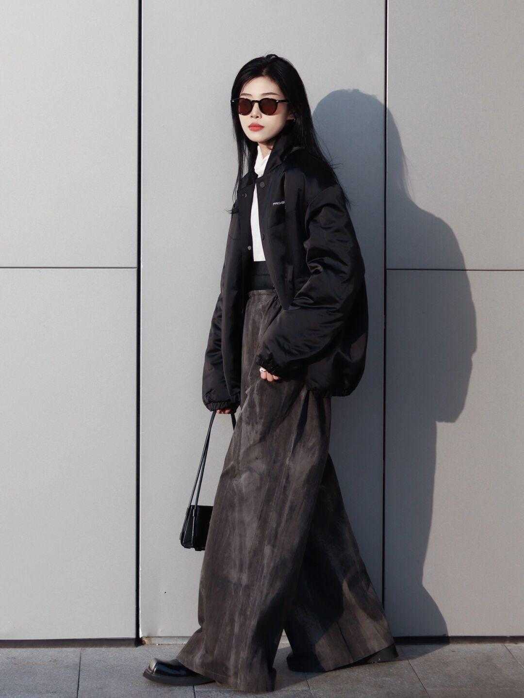 皮衣 冬季穿黑色衣服太枯燥?不妨试试这些搭配方式,帅气酷炫又保暖