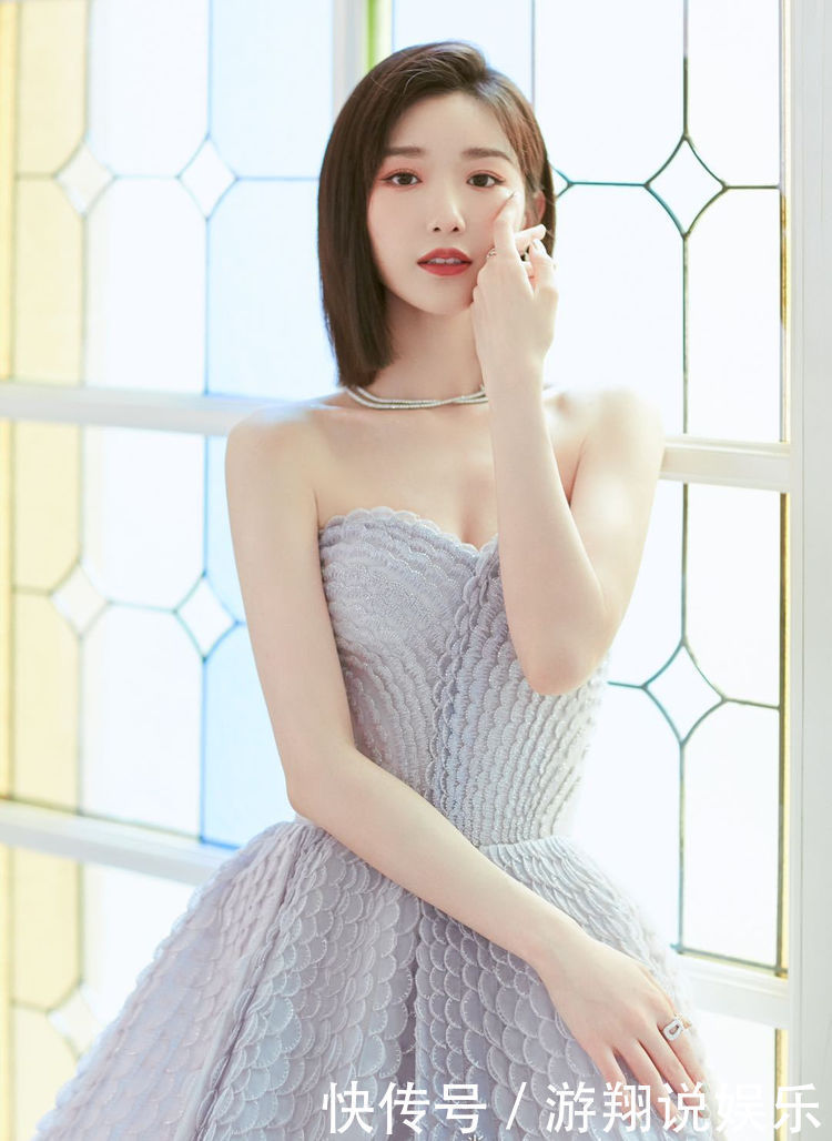 告别冬季沉闷,娜扎热巴都在画彩色眼线,个性又吸睛,时髦精必备