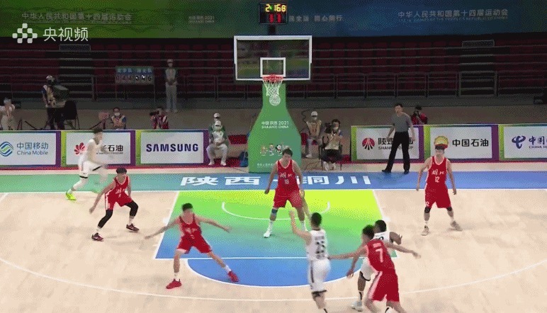 阿典|第一场就爆!又扣又帽!打崩NBA落选秀!他真是中国男篮的未来