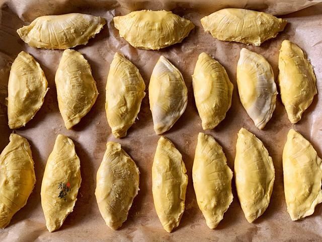 蛋挞皮|榴莲酥简单做法，几个蛋挞皮，一块榴莲，儿子说比买的还好吃