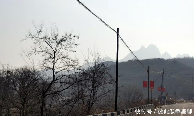 蓬莱一侧的艾山,老电影《三进山城》开场