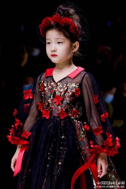 红鼓小爱?笑容魔法——AW2021中国国际时装周全新发布