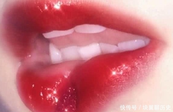润唇膏|口红怎样涂才好看?大多人都搞错了,难怪唇色会悄悄的变深!