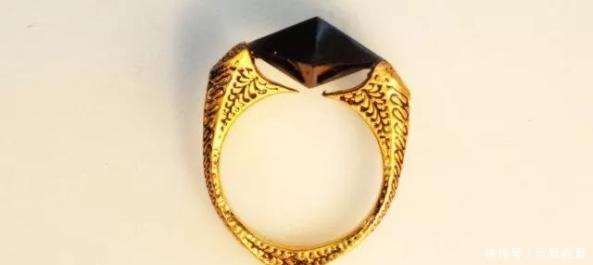 《哈利波特》系列电影-伏地魔的七个魂器