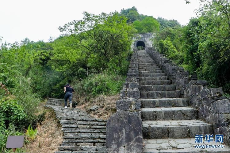 探访海龙屯：石头堆上的世界遗产