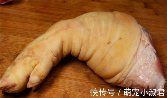 买猪蹄时,挑“前蹄”还是“后蹄”?老屠夫:差距很大,买错难吃