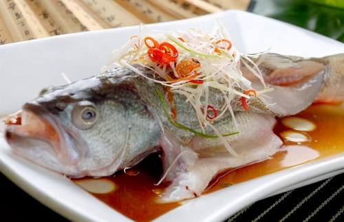  腥味|蒸鱼时，锅里加水就错了！大厨教你正确做法，鱼肉鲜嫩无腥味