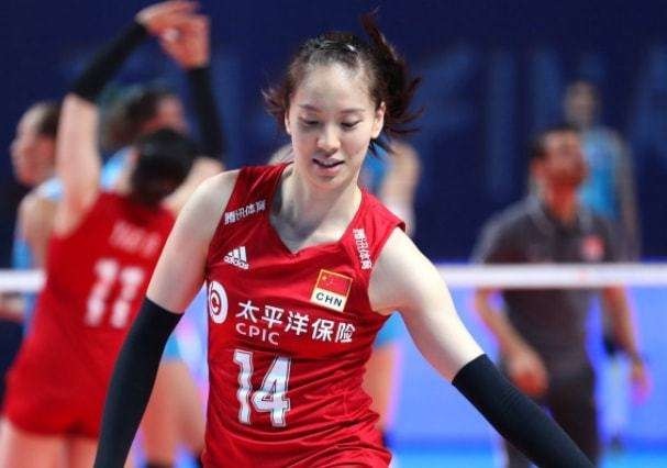 福建女排|女排最美副攻为闺蜜庆生!妆容精致变身酷妹,闺蜜一个比一个漂亮
