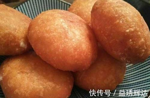 糖液|做炸糖糕,掌握2个技巧,不开裂不漏糖,外酥里软,个个空心