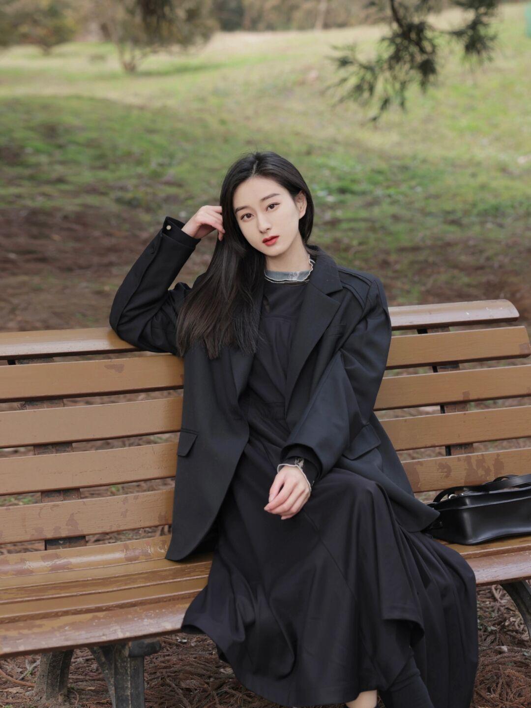 连衣裙 你的衣橱里绝对少不了“西装”,来看潮人的时尚造型,值得借鉴