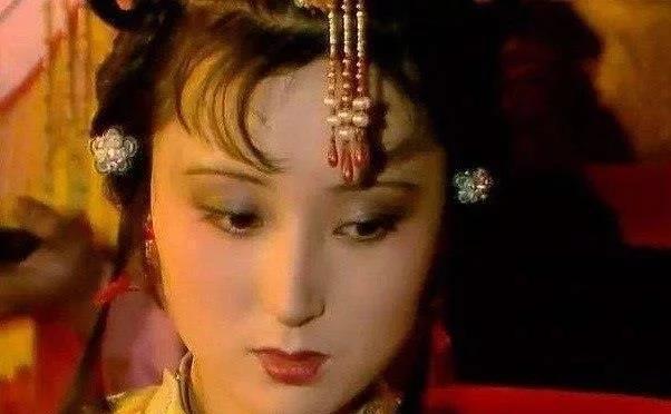 薛宝钗|晴雯、香菱临死前都喊“娘”，为什么黛玉临终前喊的是“宝玉”？