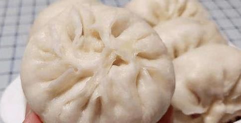 做豆腐馅包子，豆腐别直接包，也别炒，多做一步，比吃肉包还过瘾