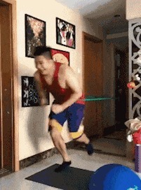 |搞笑GIF趣图:女朋友太爱玩,好想装作不认识她!