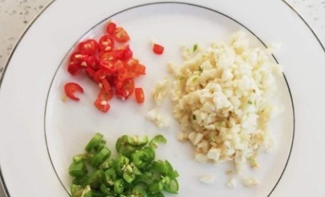 饭店的凉拌皮蛋为啥好吃？大厨教你调料汁，味道和饭店一个样儿