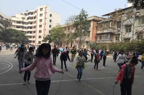 家长|中学生最新身高标准,女孩子多高算合格呢,超高也不好