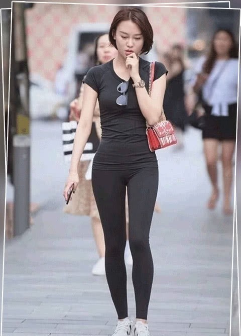 打底裤|街拍凹凸精致的紧身打底裤美女,展现出少女完美的曲线