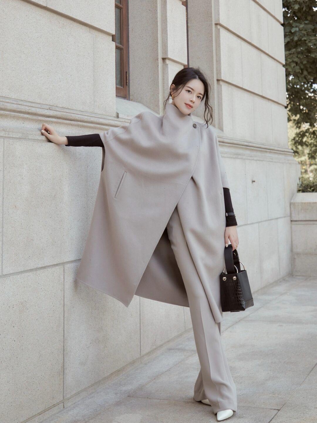 大衣|斗篷大衣才是冬季的最浪漫穿搭,借鉴4个实用款式,帮你赢得优雅