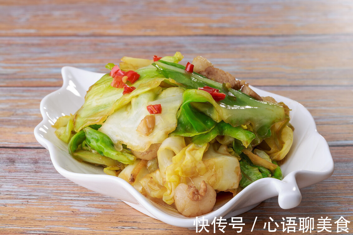 饭店|做手撕包菜,别再直接炒了,多做1步,更香更爽脆,比饭店的好吃