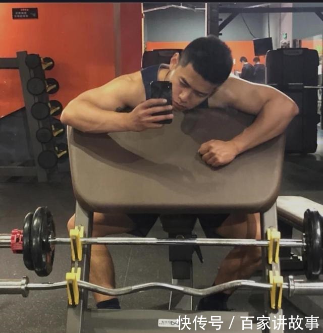 男人味|活捉一枚阳刚之气十足的寸头肌肉帅哥,好养眼!