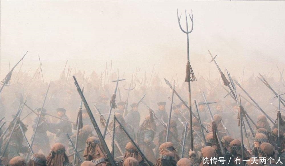 地方官员|李鸿章当了50年官员，俸禄标准是多少？答案一目了然