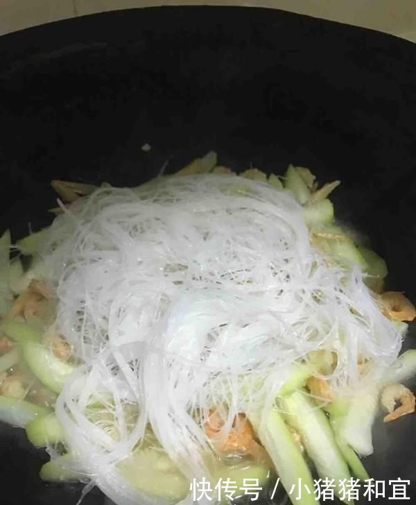 牛奶|别忽视了这菜,市场上常见,钙是牛奶2倍,鸡蛋5倍,孩子吃长个