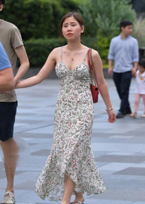  长裙|长裙女神有魅力，轻轻松松便如此美丽迷人