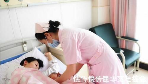 分娩|宝妈产房内分娩,5岁女儿独自在门外等待,孩子的话让人哽咽了