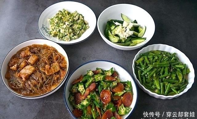晒一晒我家的午餐，做了一桌子菜，被说吃得太随意