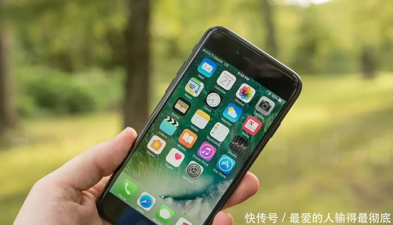 手机|手机屏幕四种进化方式，三星苹果抛弃曲面，国产机追求“瀑布屏”