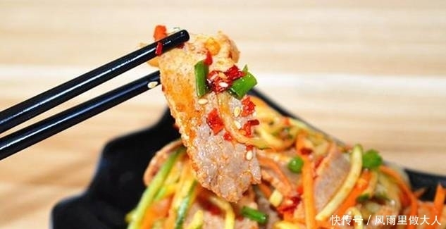 简简单单的一个小菜,一端上桌就被抢光了