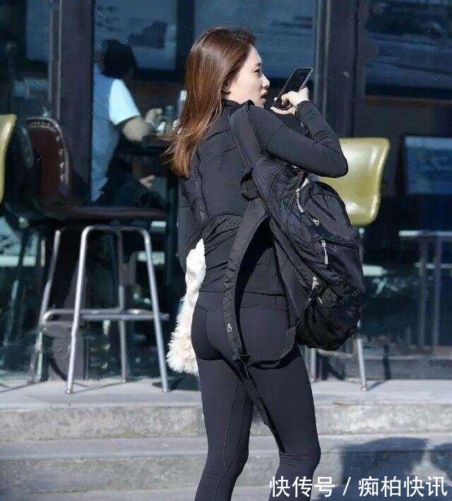 我们来了 丰润紧致的打底裤美女,利落又不乏活力感,衬托精致!