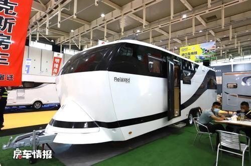 豪华|酷似高铁的房车见过吗?客厅超级大带独立儿童房,有两室一厅一卫