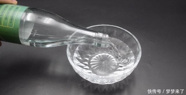 水洗|羽绒服脏了不用水洗,教你一个方法,比洗衣店洗的还干净,真好用