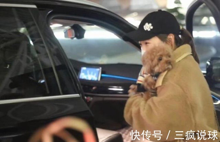 全运会|父亲化身保镖+母亲豪车接驾!刘诗雯回家,怀抱爱犬享受明星待遇