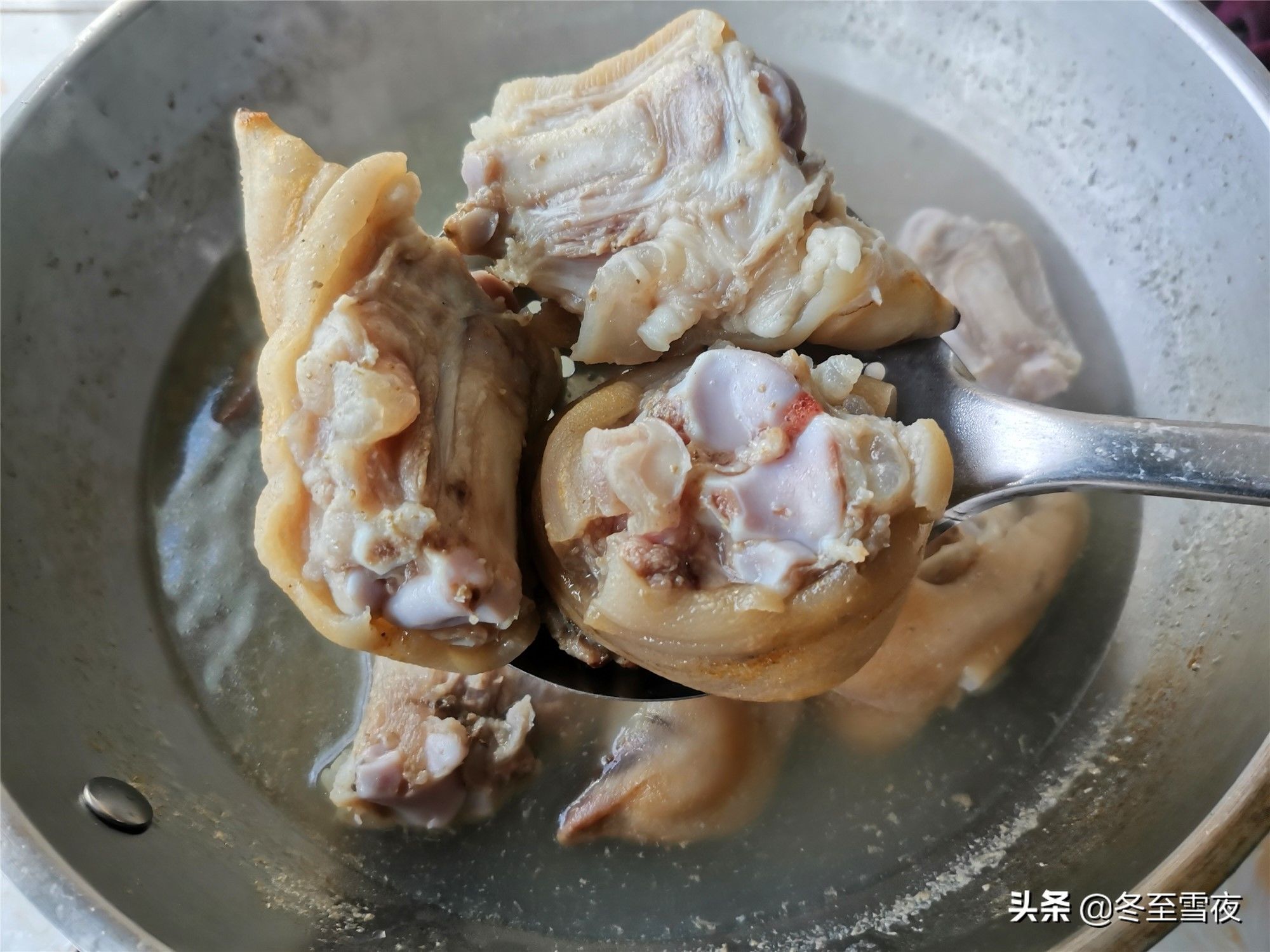 不管南方还是北方，家庭条件好坏，年夜饭必备的一道菜，寓意美好