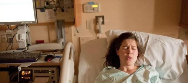 孕妇分娩时先见红是女孩,先破水就是男孩?医生:早就决定好了