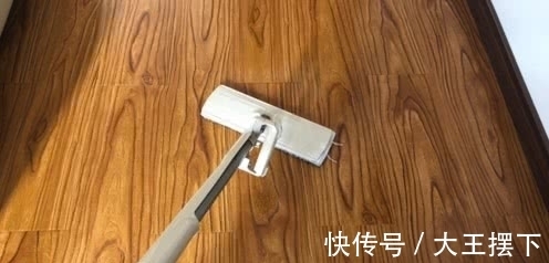 拖地的时候用点这个东西，去污快又杀菌，不经常打扫地面都能干净