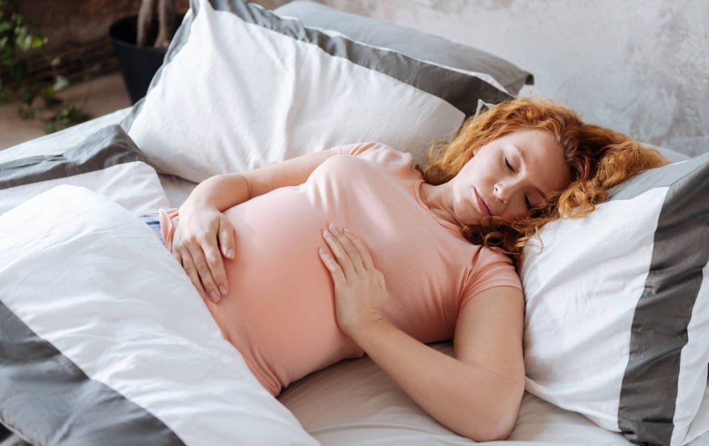 睡眠质量|经常打扰胎儿睡觉，易影响他们脑部发育，孕妈可通过两个方法判断