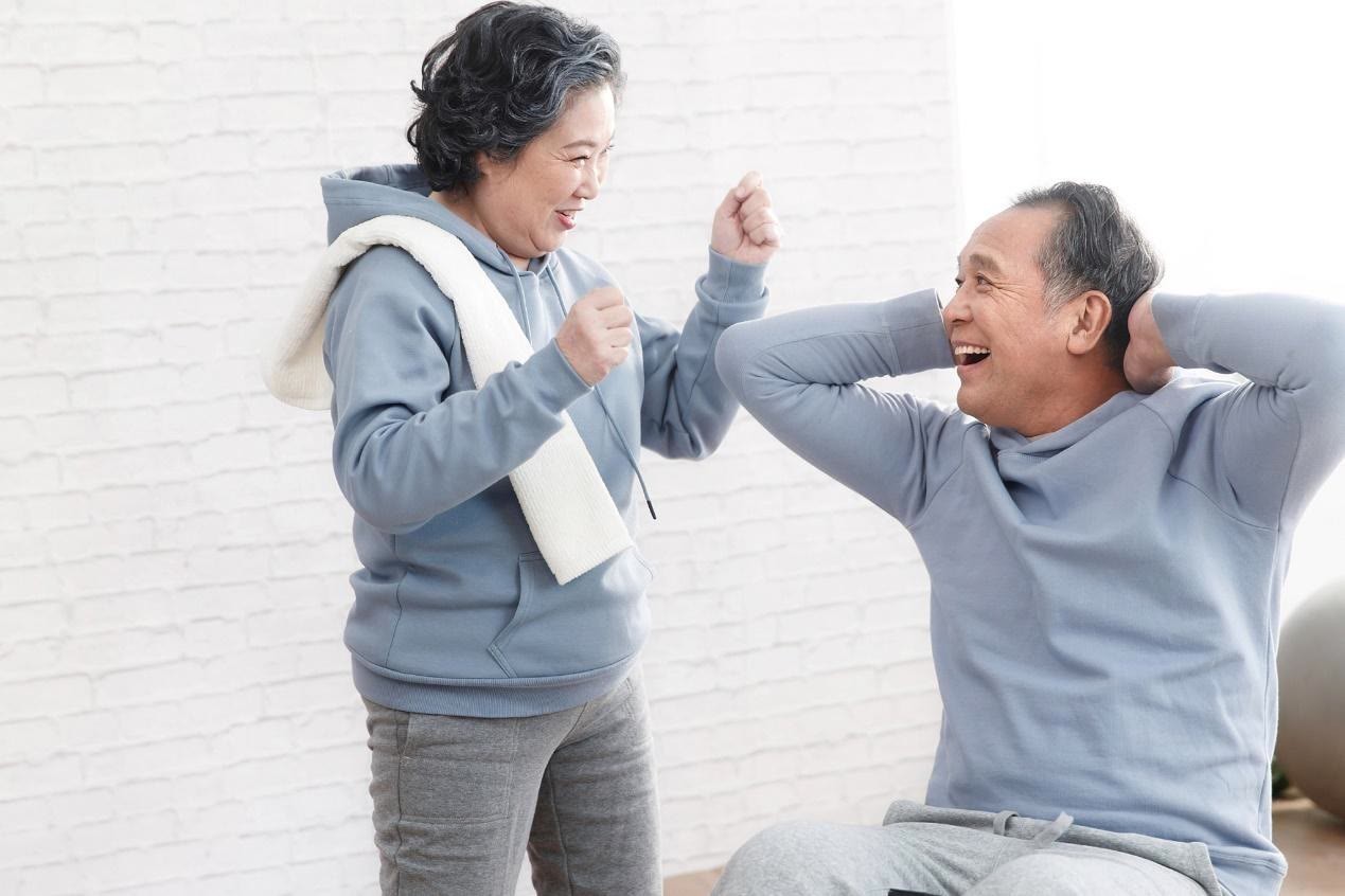 老人|长期走路有助于长寿吗?过了65岁的老人,尽量做好这5件事