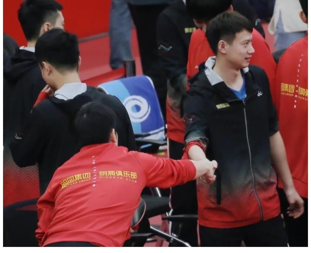 乒超|小胖樊振东太高兴了!刘国梁为国乒召回左手老将周雨备战世乒赛