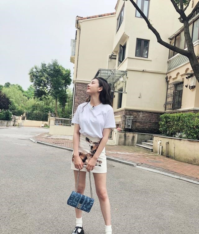 大长腿|儿童卡通动画:沃尔夫被一群牙齿嘲笑,想要逃离这个地方