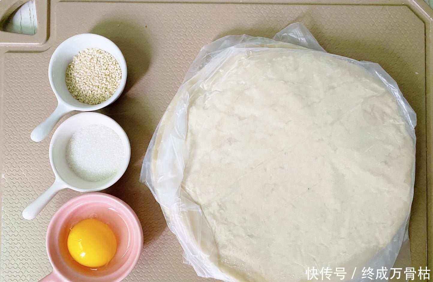 小点心|25分钟搞定娃的两道小点心,酥软香甜,好吃到连渣都不剩