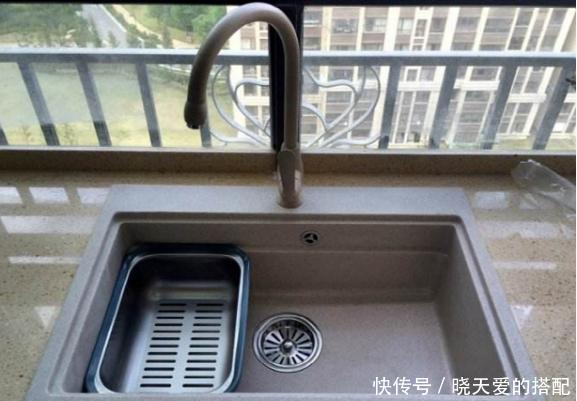 水槽|越来越多人厨房不装不锈钢水槽了,如今回家都装这种,太聪明了