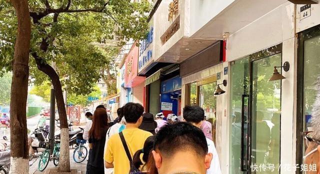 迟到|著名排长五凡的早餐店很受欢迎,迟到了不能吃