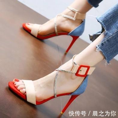 高跟鞋 穿上尖头细跟鞋,让你的每一步都是那么美丽动人