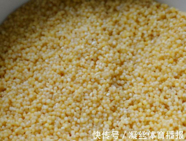 熬小米粥|熬小米粥有窍门，别直接加水煮，记住3点，小米粥香浓好喝还出油