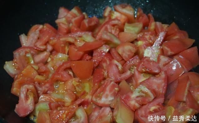 一家三口的家常晚餐，10块钱做一大桌，朋友说你家老公女儿真幸福