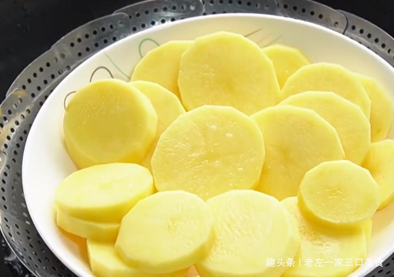 土豆饼最简单好吃的做法，外酥里嫩，鲜香又营养，全家人都喜欢