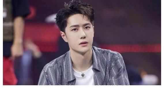 抱枕|王一博被抱枕“占便宜”?粉丝高呼:在外录节目要保护好自己